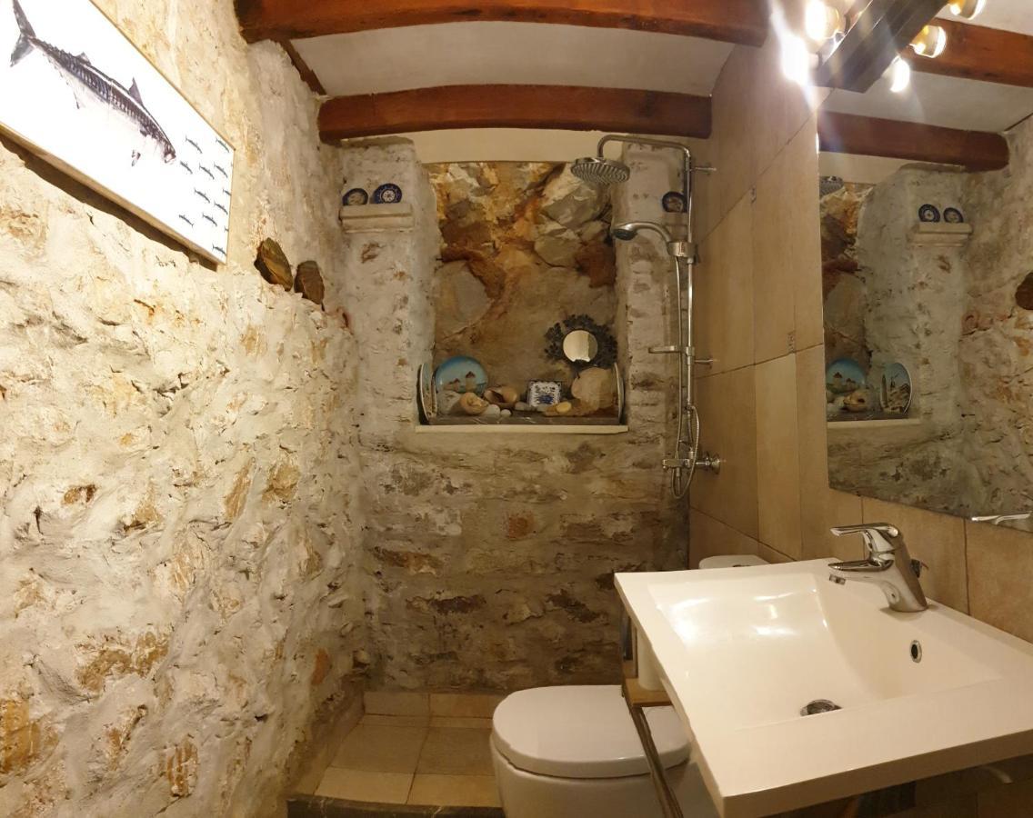 Traditional Seafront Apartment 시미 외부 사진