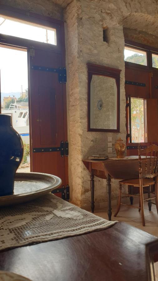 Traditional Seafront Apartment 시미 외부 사진