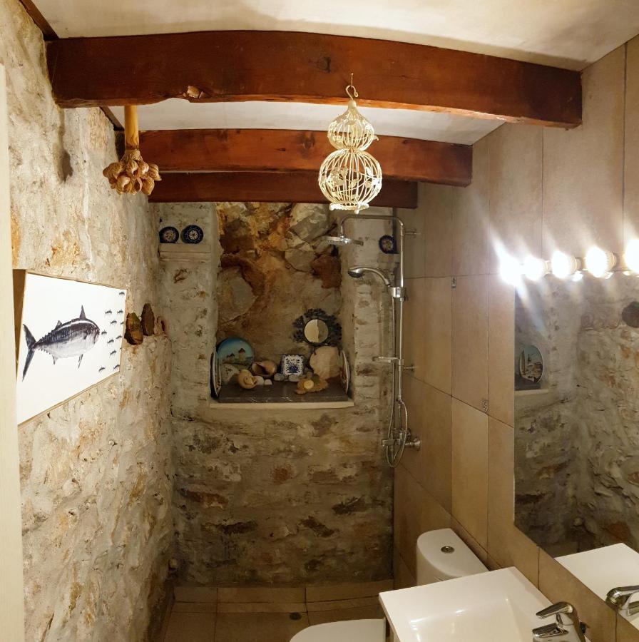 Traditional Seafront Apartment 시미 외부 사진
